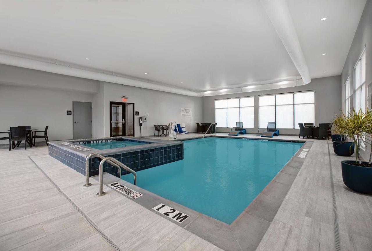 Hampton & Dallas - 3* Farmers Branch