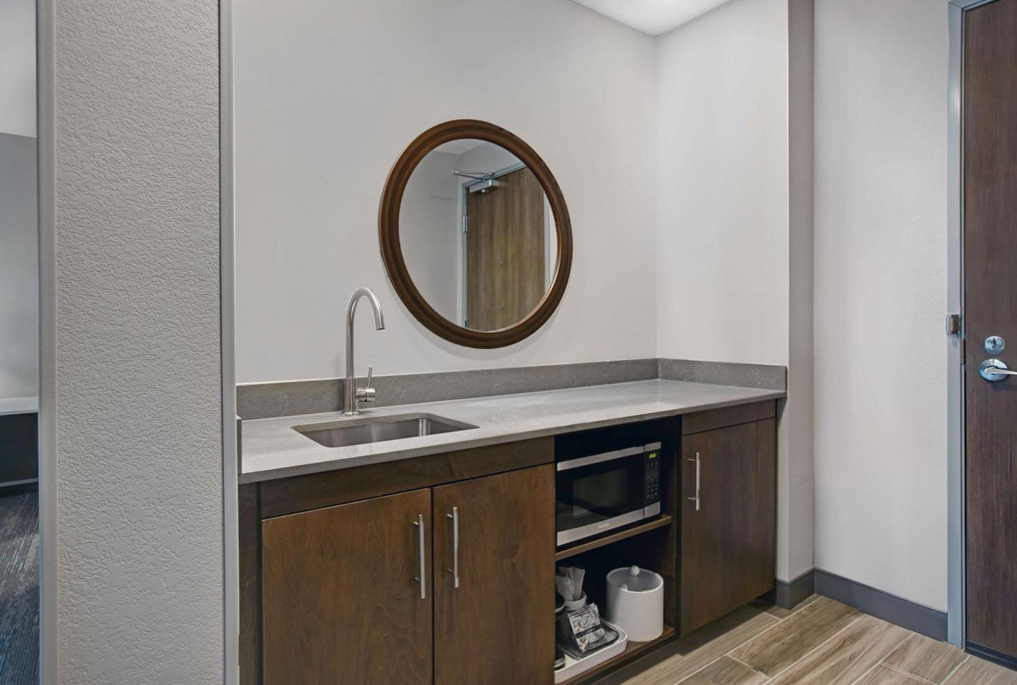 Hampton & Dallas - 3* Farmers Branch