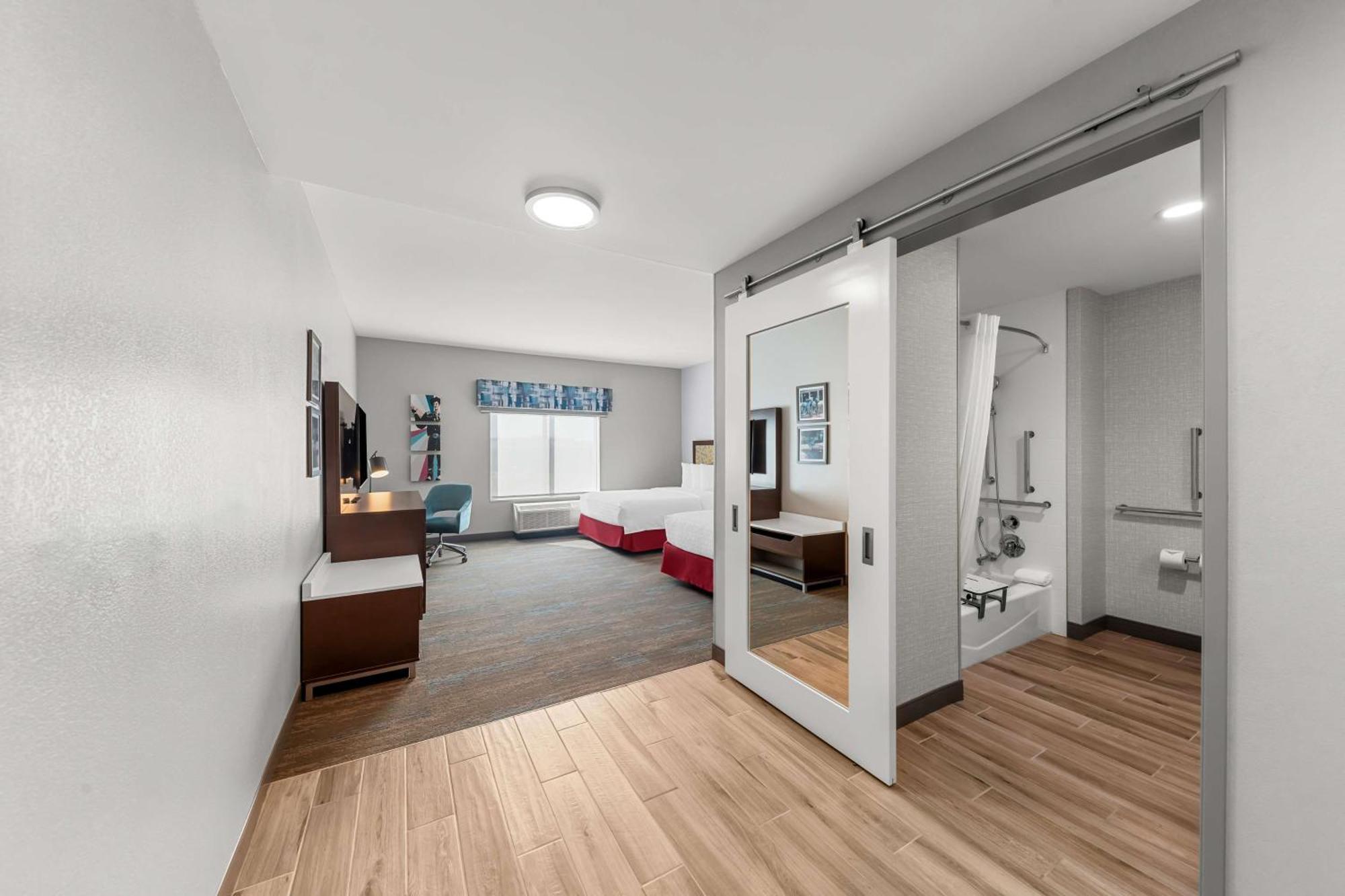 Hampton & Dallas - Hotel