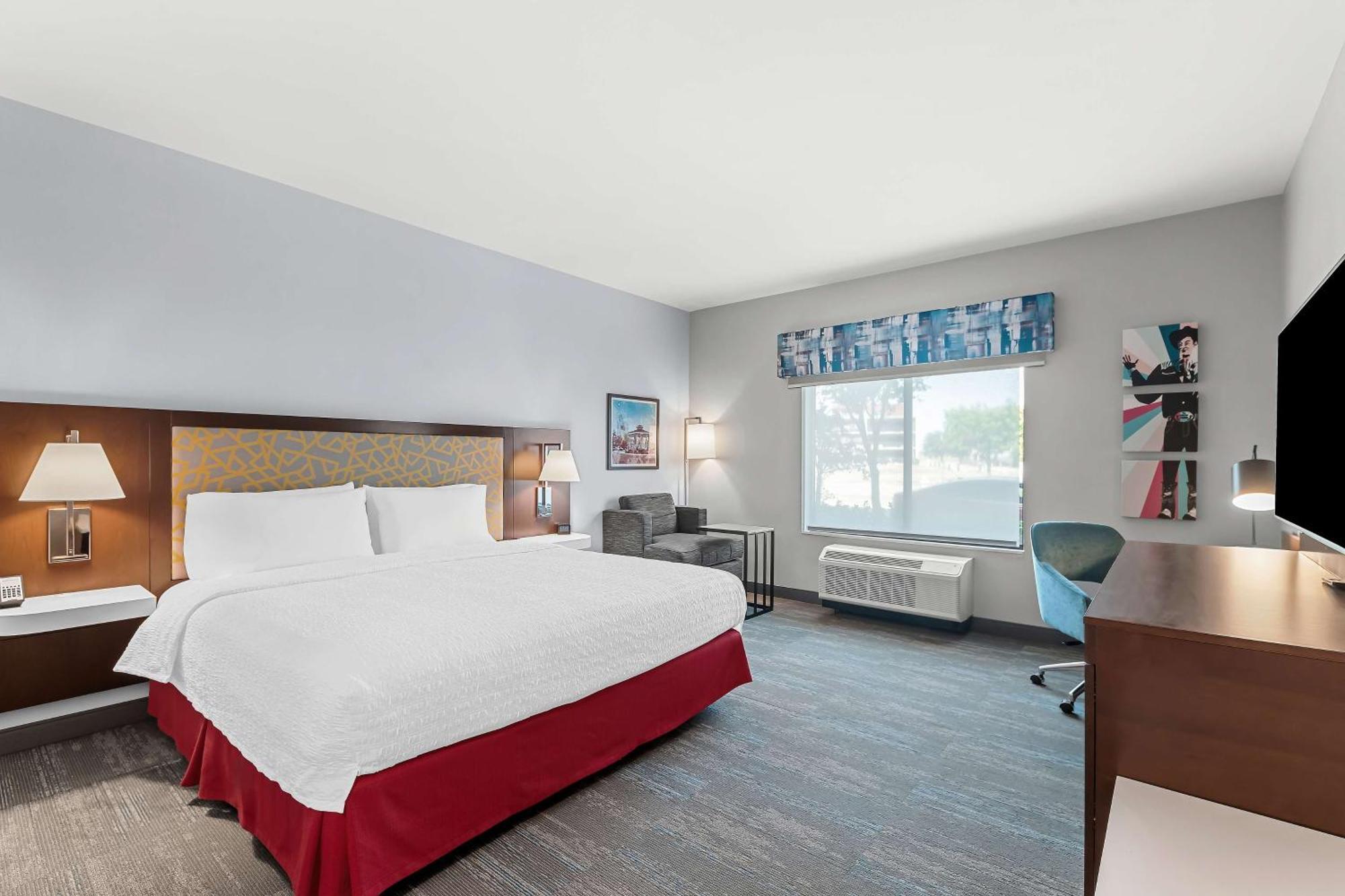Hampton & Dallas - Hotel 3*